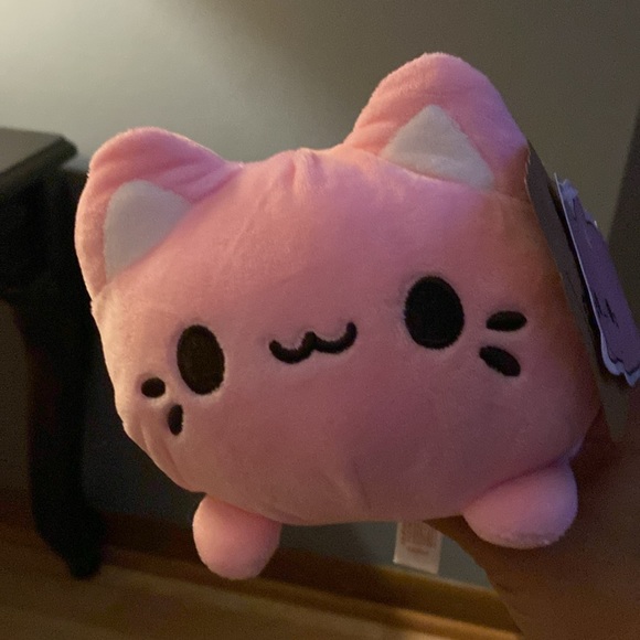 BRAND NEW AURORA STUFF ANIMAL! NWT! SMOKE FREE HOME! - Picture 5 of 7